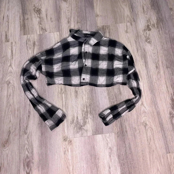 Flannel crop top button down blouse - Picture 2 of 3